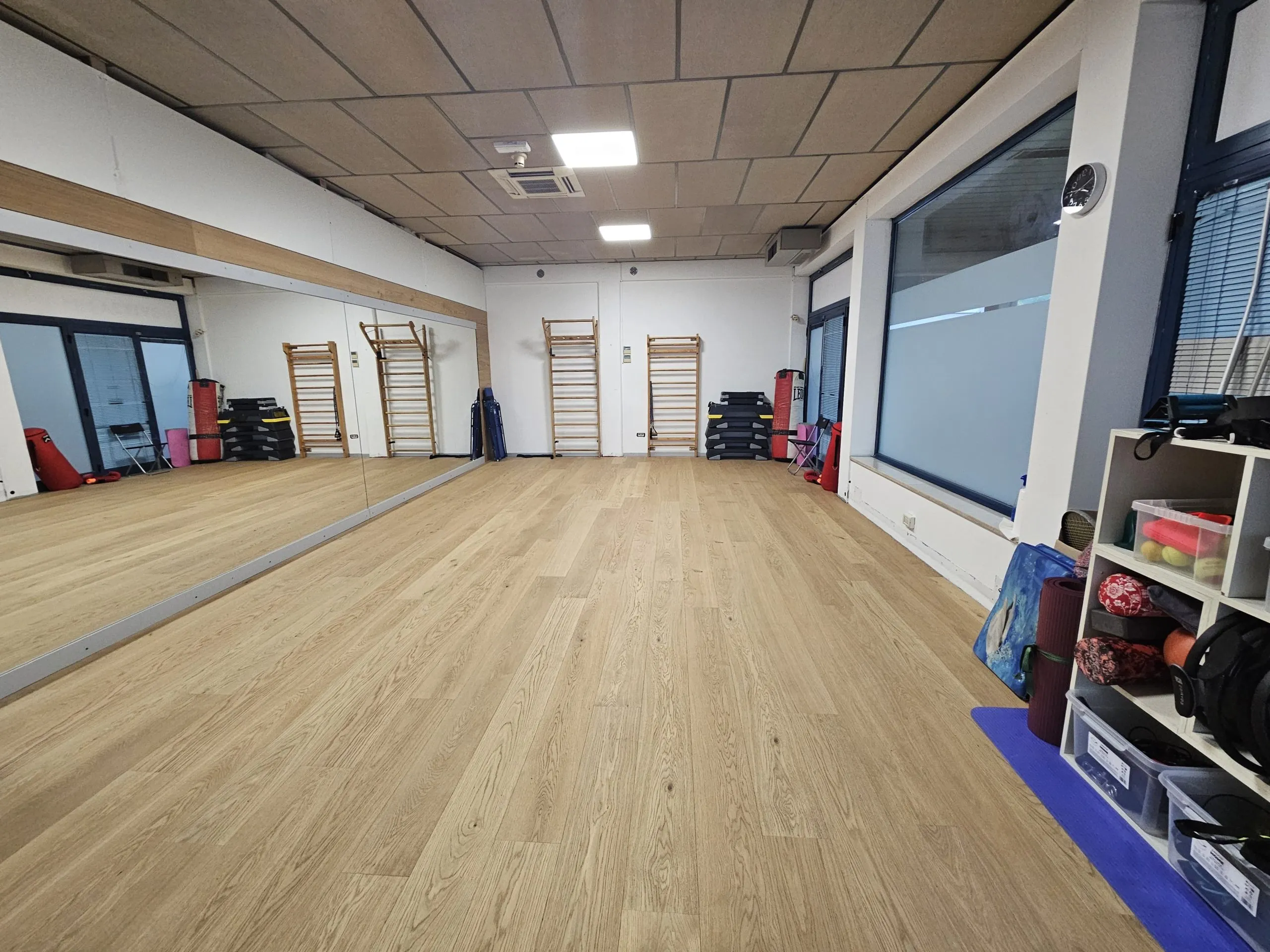 La sala allenamento di MM Active, luminosa e con parquet
